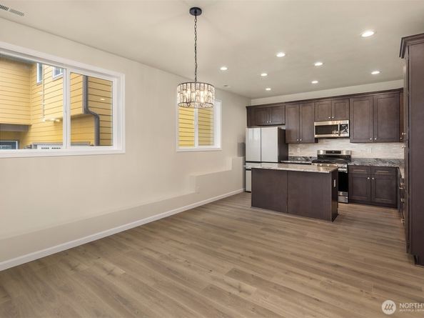 2117 SW 103rd Place, Seattle WA 98146