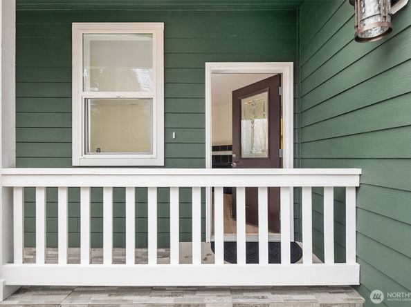 2117 SW 103rd Place, Seattle WA 98146