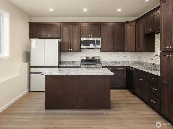 2117 SW 103rd Place, Seattle WA 98146