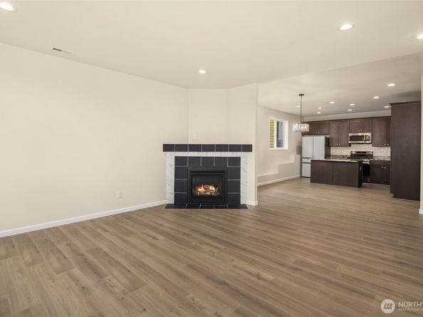 2117 SW 103rd Place, Seattle WA 98146