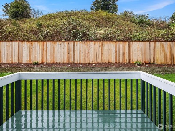 2117 SW 103rd Place, Seattle WA 98146