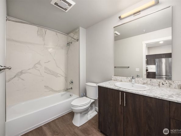 1085 103rd Avenue NE 310, Bellevue WA 98004