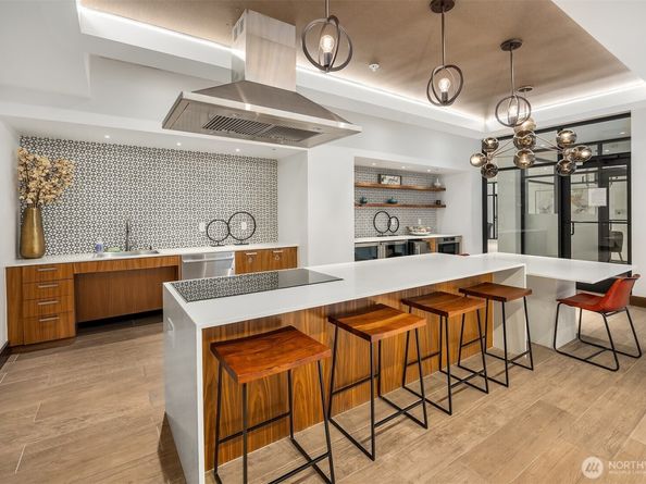 1085 103rd Avenue NE 310, Bellevue WA 98004