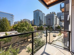 1085 103rd Avenue NE 310, Bellevue WA 98004