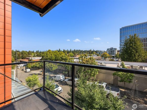 1085 103rd Avenue NE 310, Bellevue WA 98004
