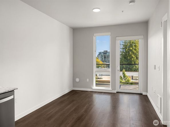 1085 103rd Avenue NE 310, Bellevue WA 98004