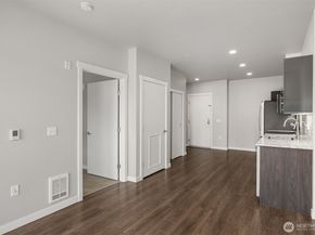 1085 103rd Avenue NE 310, Bellevue WA 98004