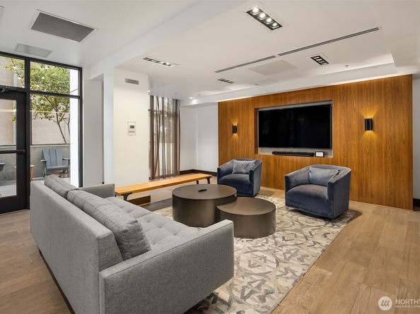 1085 103rd Avenue NE 310, Bellevue WA 98004