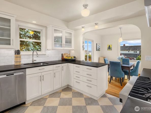 6924 38th Avenue SW, Seattle WA 98126