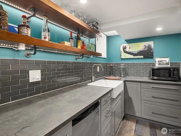 6924 38th Avenue SW, Seattle WA 98126