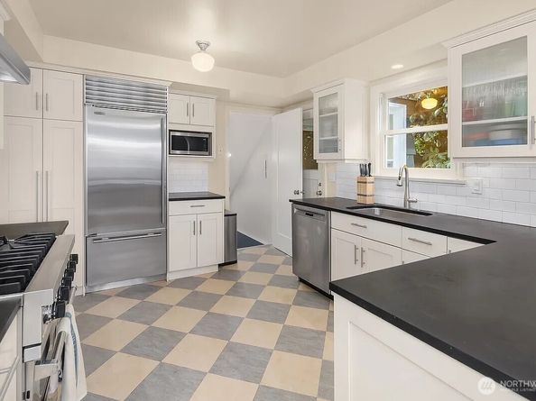 6924 38th Avenue SW, Seattle WA 98126