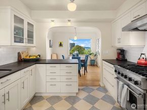 6924 38th Avenue SW, Seattle WA 98126