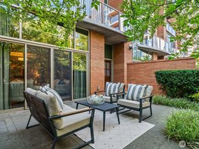 10616 NE 9th Place TH4, Bellevue WA 98004