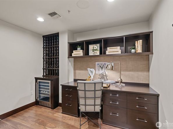 10616 NE 9th Place TH4, Bellevue WA 98004