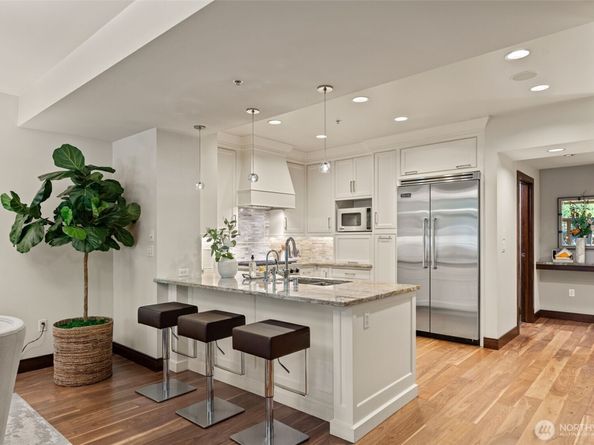 10616 NE 9th Place TH4, Bellevue WA 98004