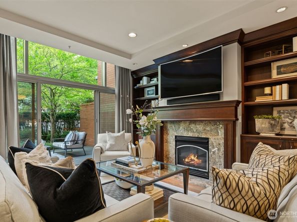 10616 NE 9th Place TH4, Bellevue WA 98004