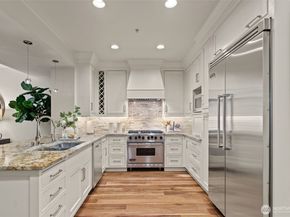 10616 NE 9th Place TH4, Bellevue WA 98004