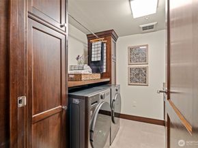 10616 NE 9th Place TH4, Bellevue WA 98004