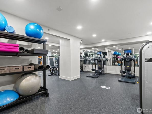 10616 NE 9th Place TH4, Bellevue WA 98004