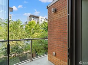 10616 NE 9th Place TH4, Bellevue WA 98004