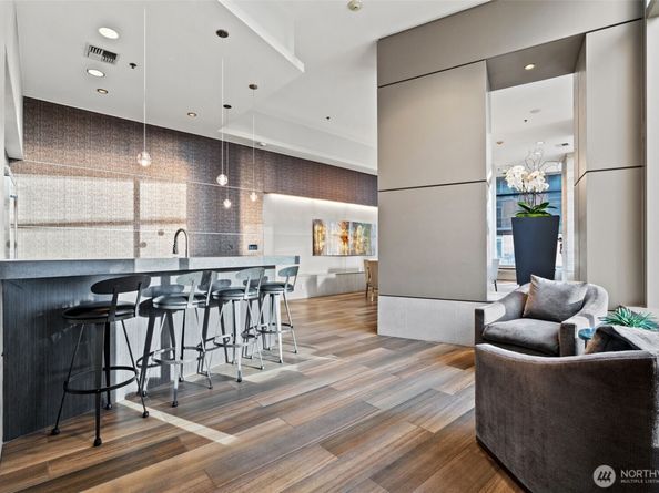 10616 NE 9th Place TH4, Bellevue WA 98004