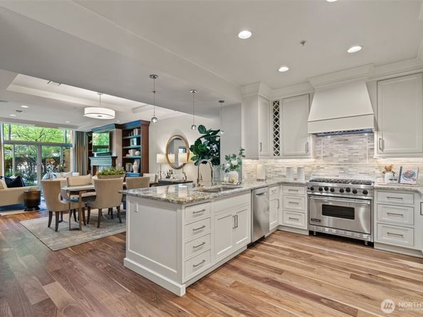 10616 NE 9th Place TH4, Bellevue WA 98004