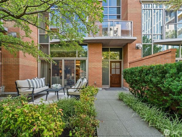 10616 NE 9th Place TH4, Bellevue WA 98004