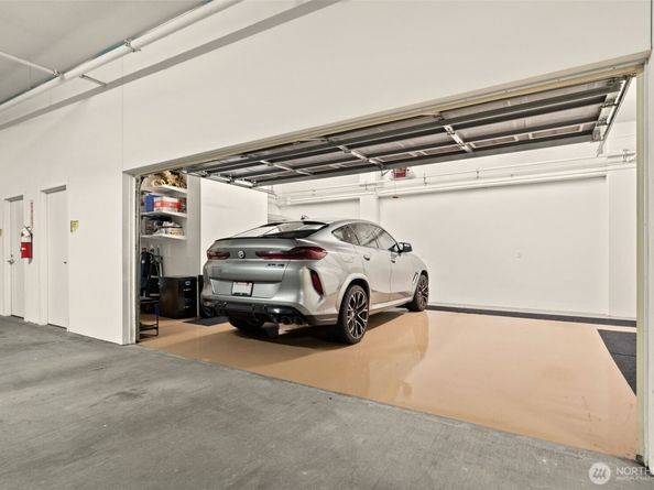 10616 NE 9th Place TH4, Bellevue WA 98004