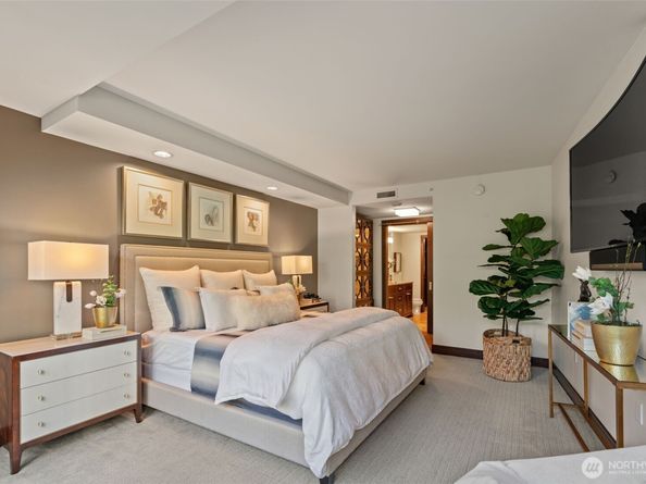 10616 NE 9th Place TH4, Bellevue WA 98004
