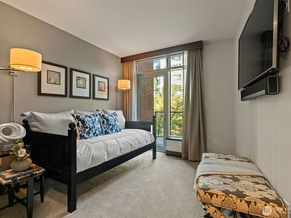 10616 NE 9th Place TH4, Bellevue WA 98004