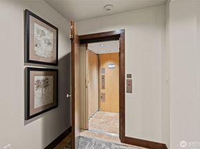 10616 NE 9th Place TH4, Bellevue WA 98004