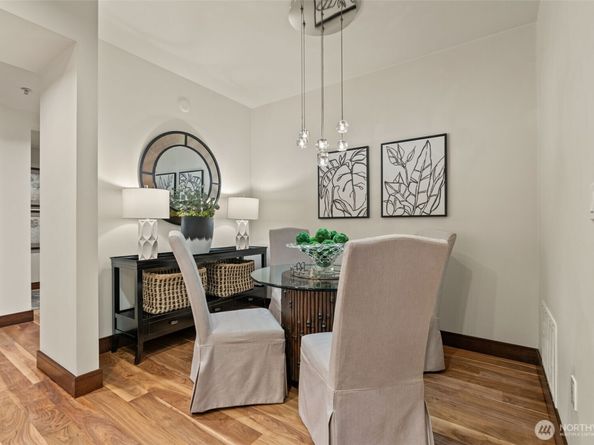 10616 NE 9th Place TH4, Bellevue WA 98004