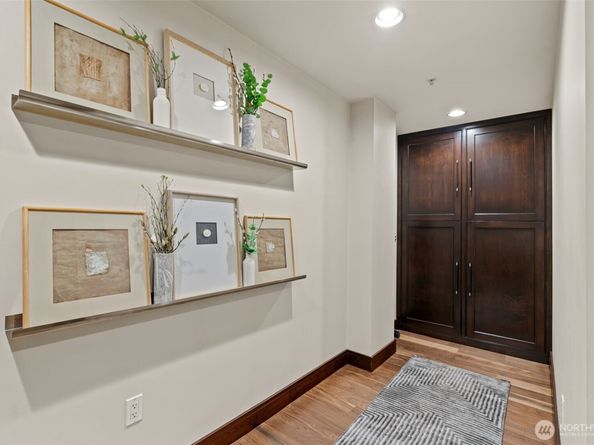 10616 NE 9th Place TH4, Bellevue WA 98004