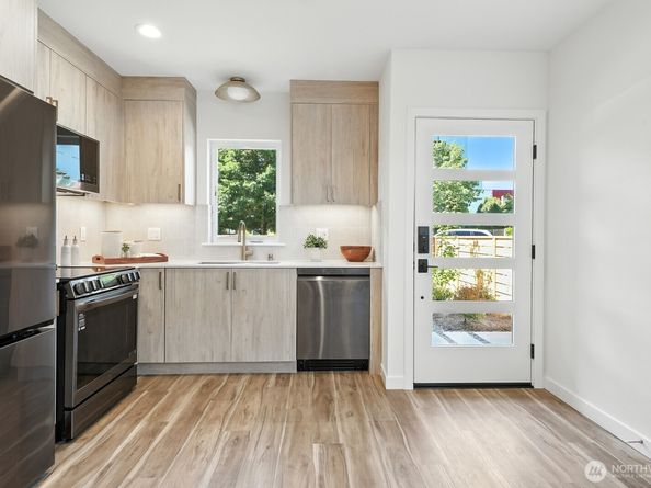 9018 13th Avenue NW C, Seattle WA 98117