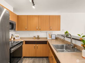 4020 Aurora Avenue N 411, Seattle WA 98103