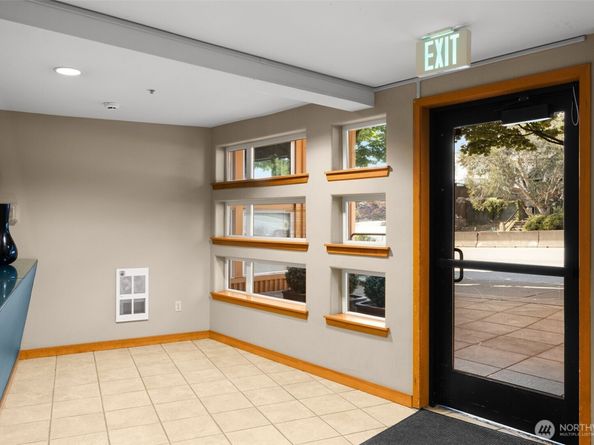 4020 Aurora Avenue N 411, Seattle WA 98103