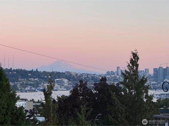 4020 Aurora Avenue N 411, Seattle WA 98103
