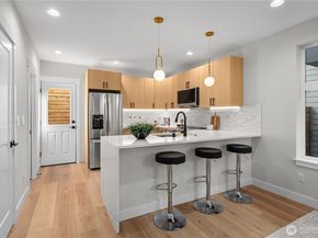 9228 22nd Avenue SW B, Seattle WA 98106