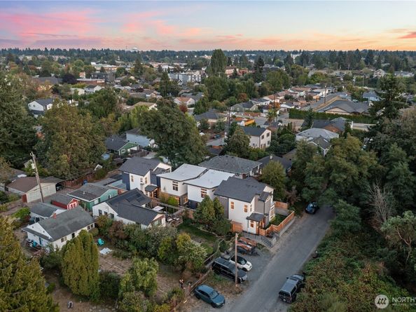 9228 22nd Avenue SW B, Seattle WA 98106