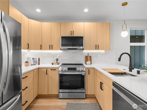 9228 22nd Avenue SW B, Seattle WA 98106