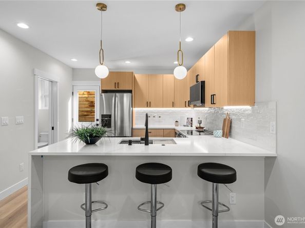 9228 22nd Avenue SW B, Seattle WA 98106