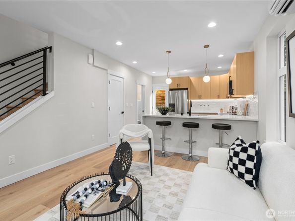 9228 22nd Avenue SW B, Seattle WA 98106