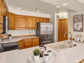 609 7th Avenue N B204, Edmonds WA 98020