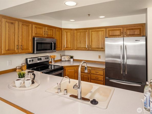 609 7th Avenue N B204, Edmonds WA 98020