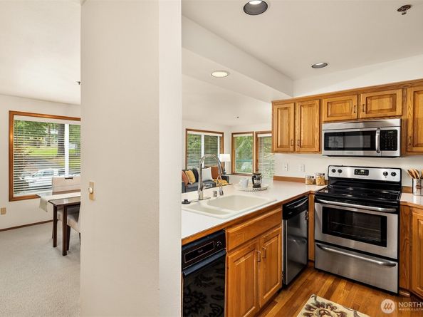 609 7th Avenue N B204, Edmonds WA 98020