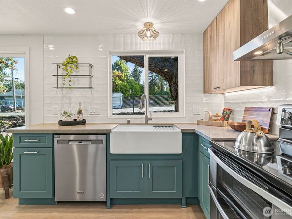 12077 75th Avenue S, Seattle WA 98178