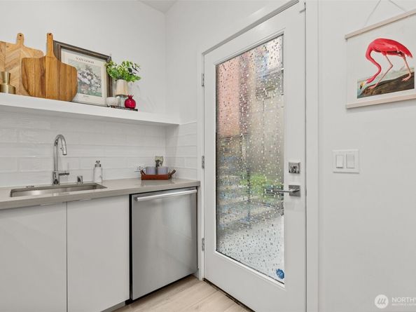 716 11th Avenue E A, Seattle WA 98102