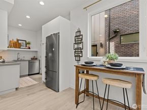 716 11th Avenue E A, Seattle WA 98102