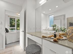716 11th Avenue E A, Seattle WA 98102