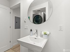716 11th Avenue E A, Seattle WA 98102